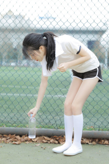 老公当着我的面和别的女人聊天